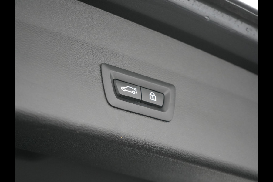 BMW X1 xDrive25e Sportline Plug In Hybrid 221pk Dealer O.H. PHEV | Trekhaak | Camera | Sfeerverlichting | Keyless | Sportstoelen Verwarmd | LED Koplampen | Cruise Control | Navigatie | DAB |