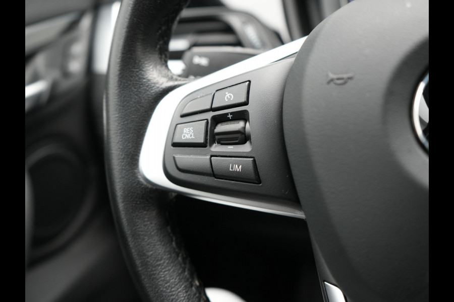 BMW X1 xDrive25e Sportline Plug In Hybrid 221pk Dealer O.H. PHEV | Trekhaak | Camera | Sfeerverlichting | Keyless | Sportstoelen Verwarmd | LED Koplampen | Cruise Control | Navigatie | DAB |