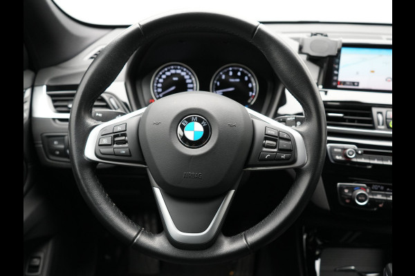 BMW X1 xDrive25e Sportline Plug In Hybrid 221pk Dealer O.H. PHEV | Trekhaak | Camera | Sfeerverlichting | Keyless | Sportstoelen Verwarmd | LED Koplampen | Cruise Control | Navigatie | DAB |