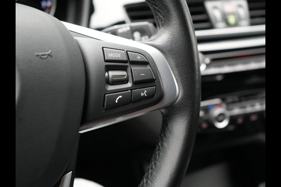 BMW X1 xDrive25e Sportline Plug In Hybrid 221pk Dealer O.H. PHEV | Trekhaak | Camera | Sfeerverlichting | Keyless | Sportstoelen Verwarmd | LED Koplampen | Cruise Control | Navigatie | DAB |