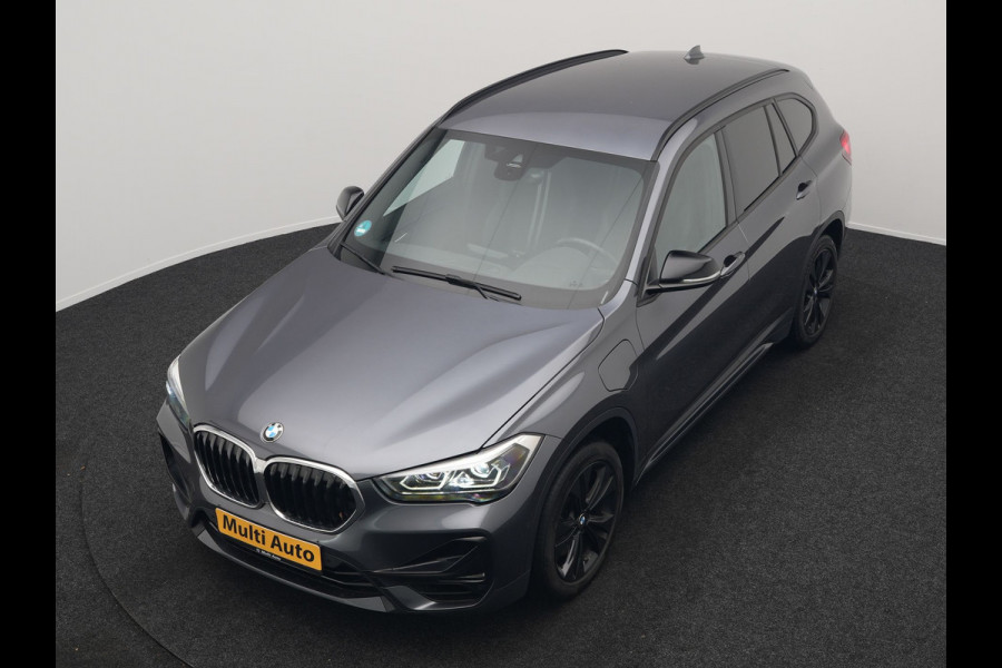 BMW X1 xDrive25e Sportline Plug In Hybrid 221pk Dealer O.H. PHEV | Trekhaak | Camera | Sfeerverlichting | Keyless | Sportstoelen Verwarmd | LED Koplampen | Cruise Control | Navigatie | DAB |