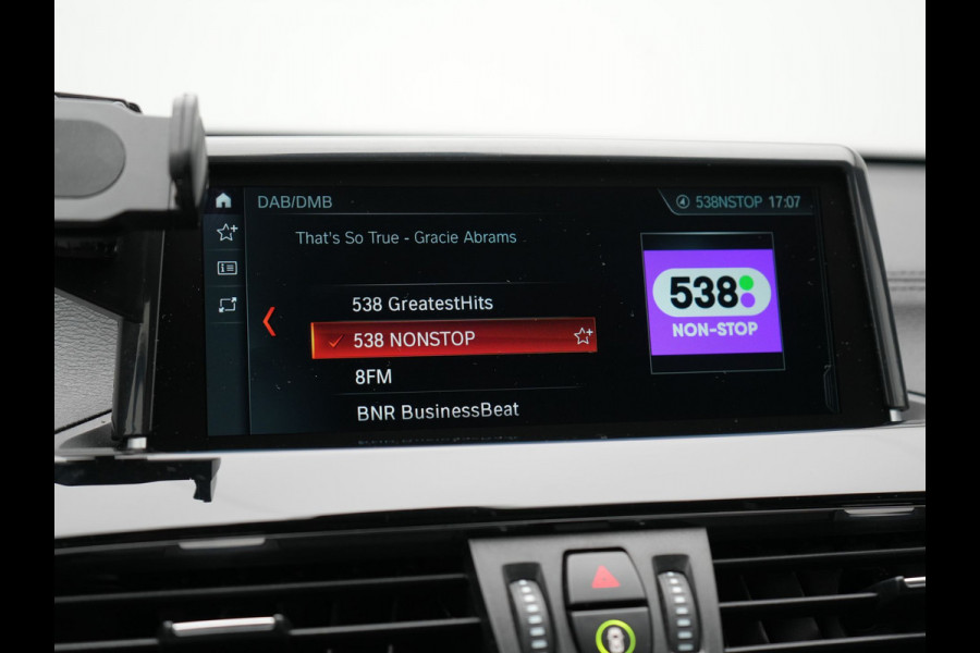 BMW X1 xDrive25e Sportline Plug In Hybrid 221pk Dealer O.H. PHEV | Trekhaak | Camera | Sfeerverlichting | Keyless | Sportstoelen Verwarmd | LED Koplampen | Cruise Control | Navigatie | DAB |