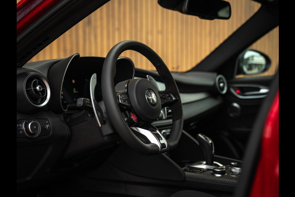 Alfa Romeo Giulia 2.9 V6 Quadrifoglio MY25 | Facelift | Carbon stoelen | Akrapovic | Harman/Kardon