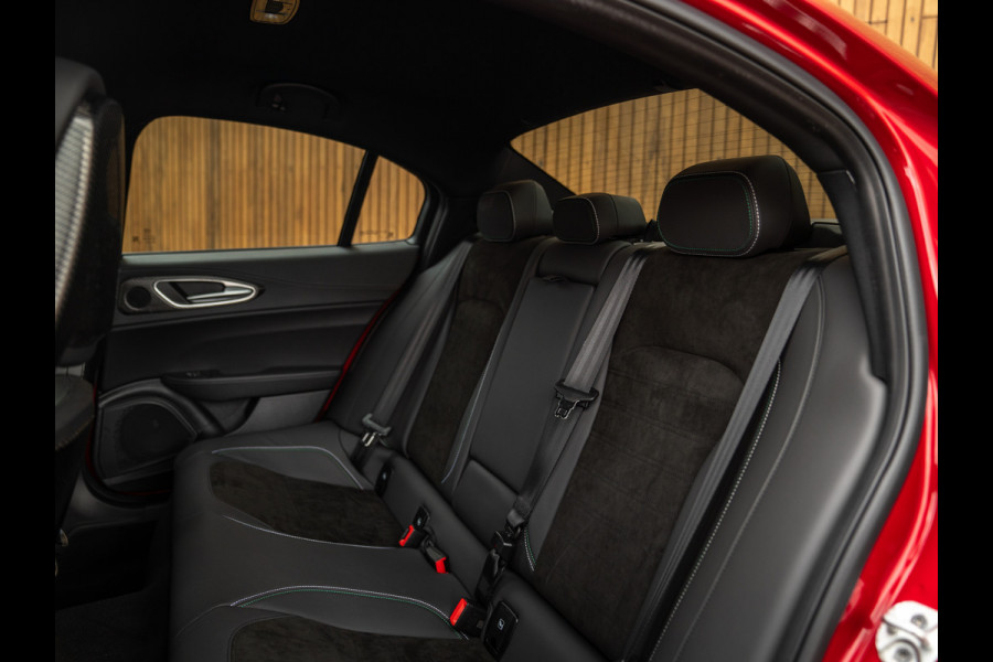 Alfa Romeo Giulia 2.9 V6 Quadrifoglio MY25 | Facelift | Carbon stoelen | Akrapovic | Harman/Kardon