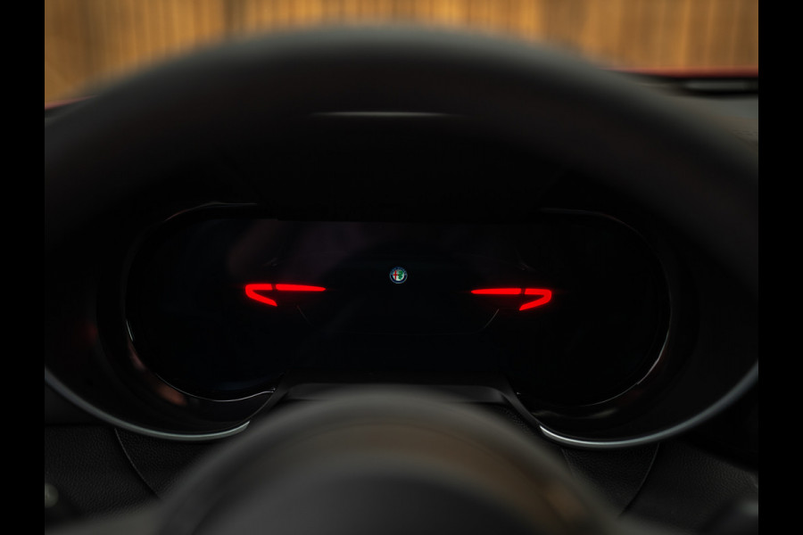 Alfa Romeo Giulia 2.9 V6 Quadrifoglio MY25 | Facelift | Carbon stoelen | Akrapovic | Harman/Kardon