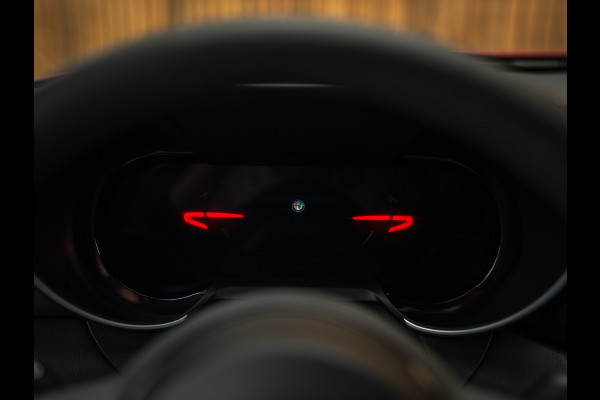 Alfa Romeo Giulia 2.9 V6 Quadrifoglio MY25 | Facelift | Carbon stoelen | Akrapovic | Harman/Kardon