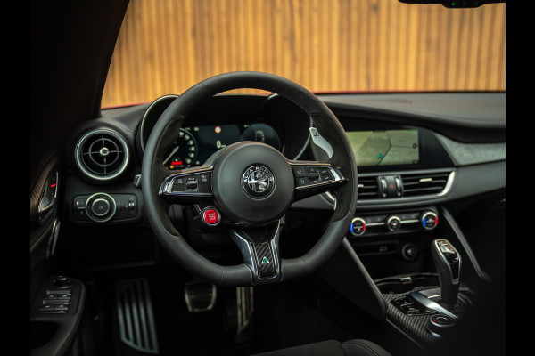 Alfa Romeo Giulia 2.9 V6 Quadrifoglio MY25 | Facelift | Carbon stoelen | Akrapovic | Harman/Kardon
