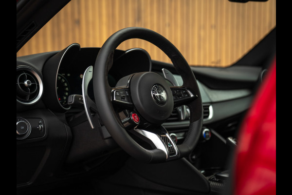 Alfa Romeo Giulia 2.9 V6 Quadrifoglio MY25 | Facelift | Carbon stoelen | Akrapovic | Harman/Kardon