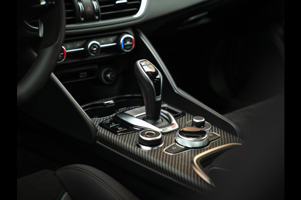Alfa Romeo Giulia 2.9 V6 Quadrifoglio MY25 | Facelift | Carbon stoelen | Akrapovic | Harman/Kardon