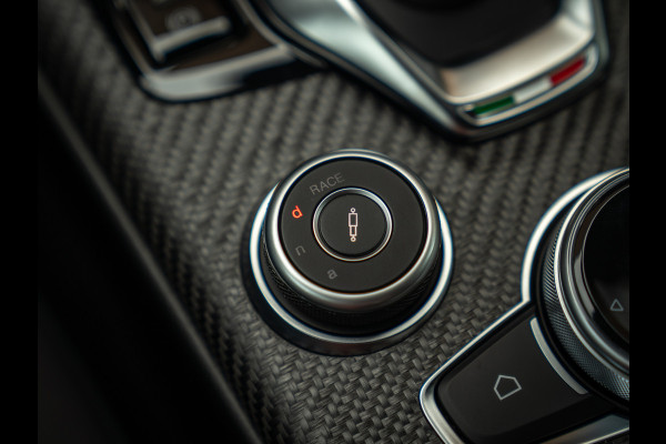 Alfa Romeo Giulia 2.9 V6 Quadrifoglio MY25 | Facelift | Carbon stoelen | Akrapovic | Harman/Kardon