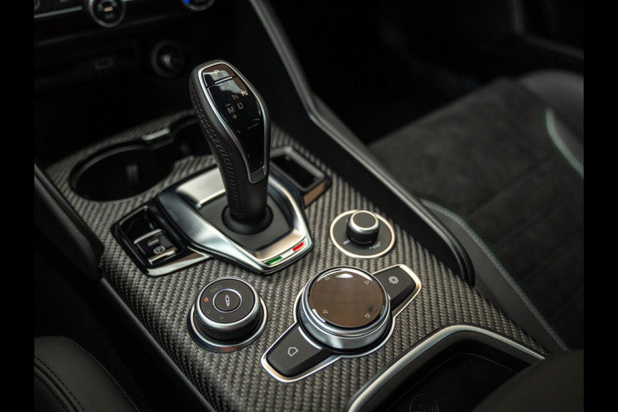 Alfa Romeo Giulia 2.9 V6 Quadrifoglio MY25 | Facelift | Carbon stoelen | Akrapovic | Harman/Kardon