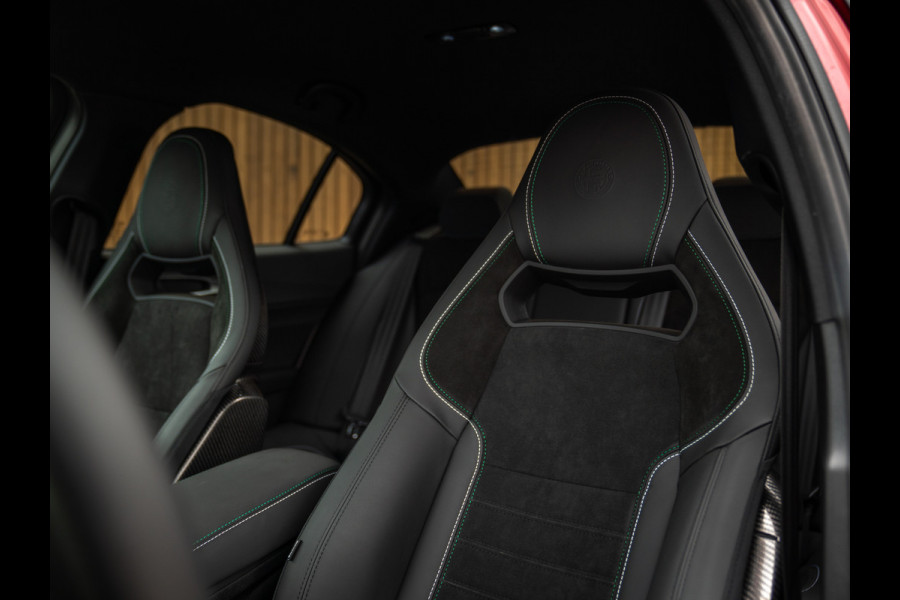 Alfa Romeo Giulia 2.9 V6 Quadrifoglio MY25 | Facelift | Carbon stoelen | Akrapovic | Harman/Kardon