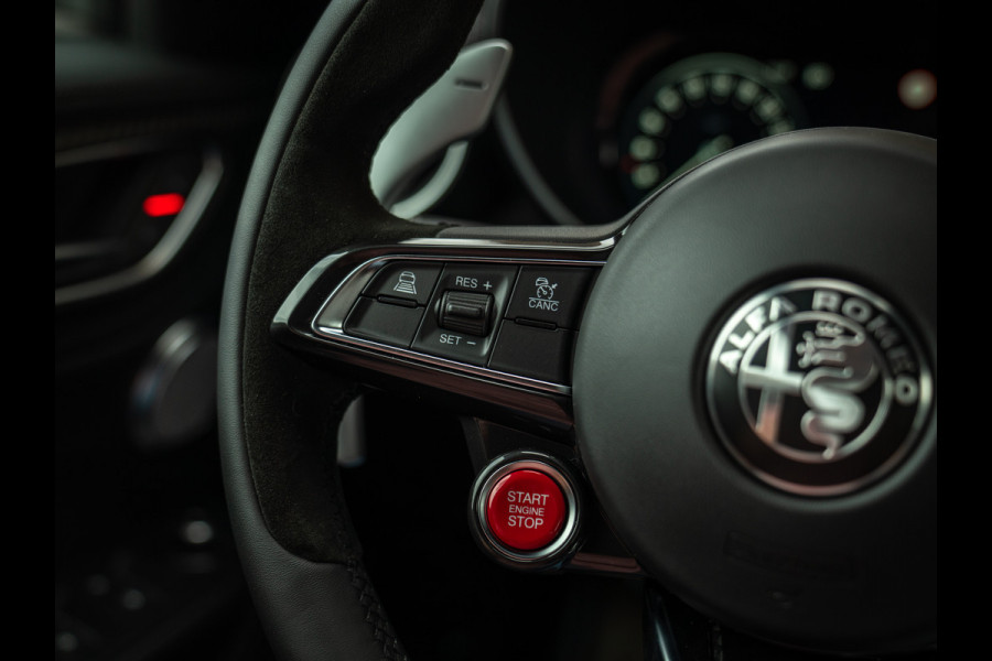 Alfa Romeo Giulia 2.9 V6 Quadrifoglio MY25 | Facelift | Carbon stoelen | Akrapovic | Harman/Kardon