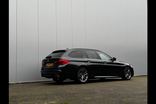 BMW 5 Serie Touring 520i M-SPORT HIGH EXECUTIVE PANORAMADAK DEALER STOELVERWARMING LEDER M PAKKET VIRTUAL AMBIANCE TREKHAAK