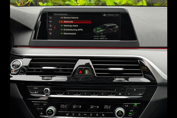 BMW 5 Serie Touring 520i M-SPORT HIGH EXECUTIVE PANORAMADAK DEALER STOELVERWARMING LEDER M PAKKET VIRTUAL AMBIANCE TREKHAAK