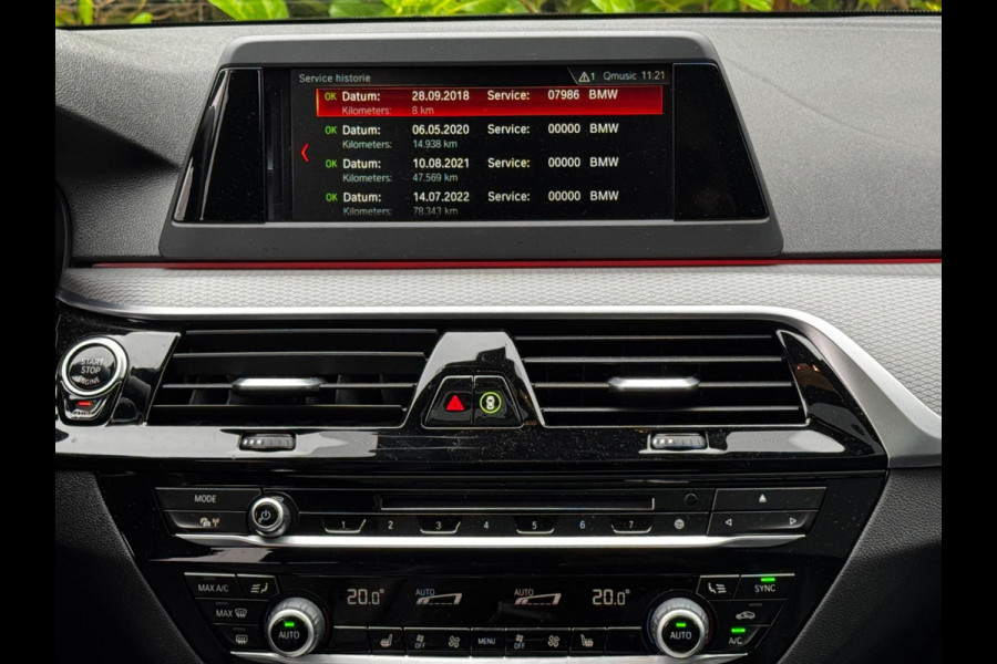 BMW 5 Serie Touring 520i M-SPORT HIGH EXECUTIVE PANORAMADAK DEALER STOELVERWARMING LEDER M PAKKET VIRTUAL AMBIANCE TREKHAAK
