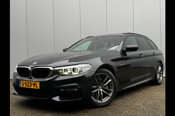BMW 5 Serie Touring 520i M-SPORT HIGH EXECUTIVE PANORAMADAK DEALER STOELVERWARMING LEDER M PAKKET VIRTUAL AMBIANCE TREKHAAK