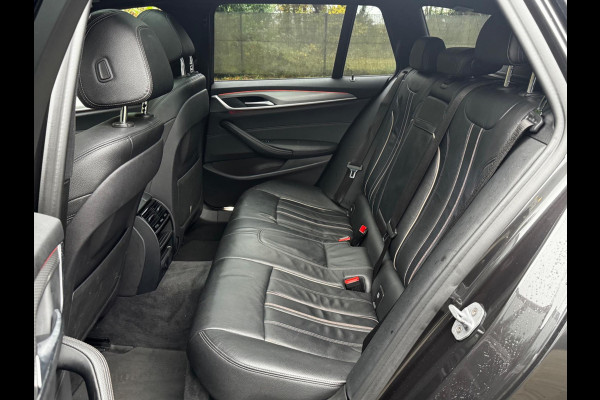 BMW 5 Serie Touring 520i M-SPORT HIGH EXECUTIVE PANORAMADAK DEALER STOELVERWARMING LEDER M PAKKET VIRTUAL AMBIANCE TREKHAAK
