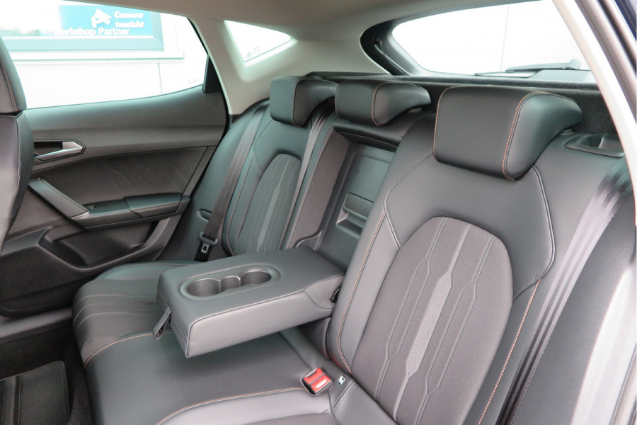 CUPRA Formentor 1.4 e-Hybrid 204pk Business. Led , Trekhaak , PDC , Clima, Stuurwiel verwarmd , LMV , Carplay, etc .