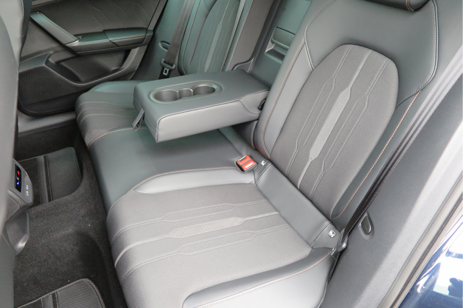 CUPRA Formentor 1.4 e-Hybrid 204pk Business. Led , Trekhaak , PDC , Clima, Stuurwiel verwarmd , LMV , Carplay, etc .