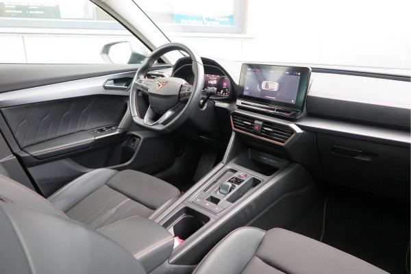 CUPRA Formentor 1.4 e-Hybrid 204pk Business. Led , Trekhaak , PDC , Clima, Stuurwiel verwarmd , LMV , Carplay, etc .