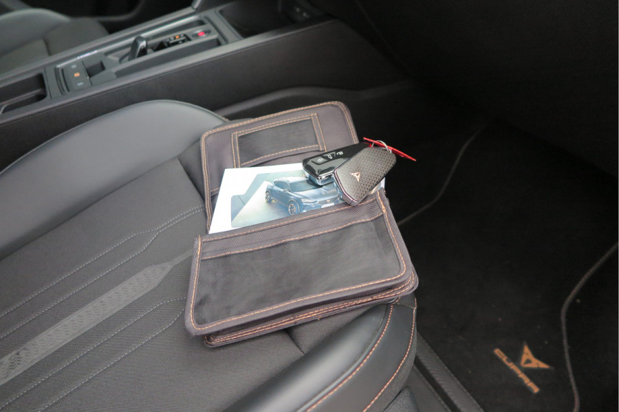 CUPRA Formentor 1.4 e-Hybrid 204pk Business. Led , Trekhaak , PDC , Clima, Stuurwiel verwarmd , LMV , Carplay, etc .