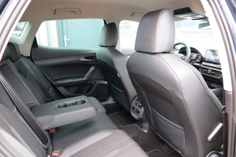 CUPRA Formentor 1.4 e-Hybrid 204pk Business. Led , Trekhaak , PDC , Clima, Stuurwiel verwarmd , LMV , Carplay, etc .