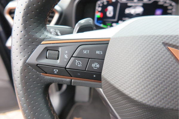 CUPRA Formentor 1.4 e-Hybrid 204pk Business. Led , Trekhaak , PDC , Clima, Stuurwiel verwarmd , LMV , Carplay, etc .