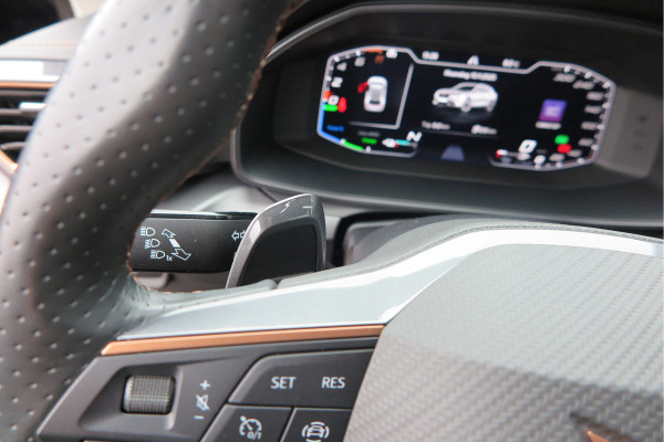 CUPRA Formentor 1.4 e-Hybrid 204pk Business. Led , Trekhaak , PDC , Clima, Stuurwiel verwarmd , LMV , Carplay, etc .