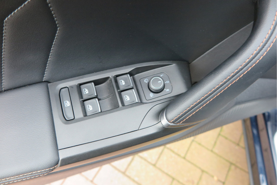 CUPRA Formentor 1.4 e-Hybrid 204pk Business. Led , Trekhaak , PDC , Clima, Stuurwiel verwarmd , LMV , Carplay, etc .