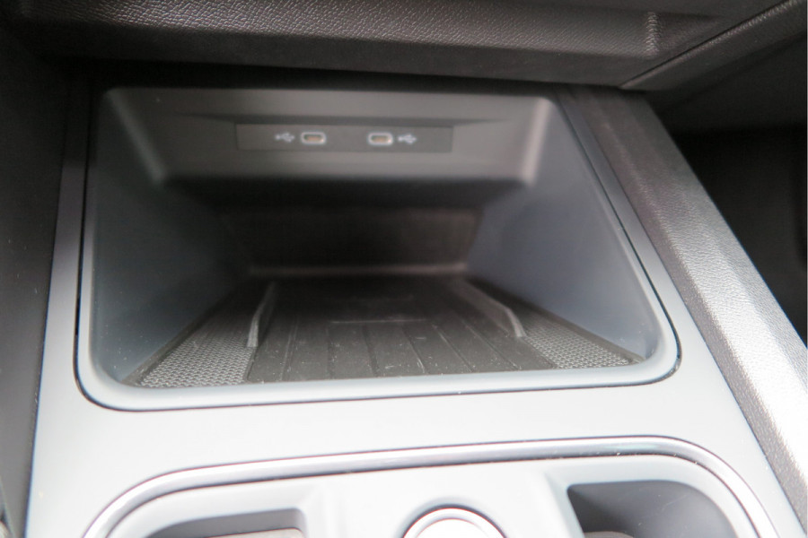 CUPRA Formentor 1.4 e-Hybrid 204pk Business. Led , Trekhaak , PDC , Clima, Stuurwiel verwarmd , LMV , Carplay, etc .