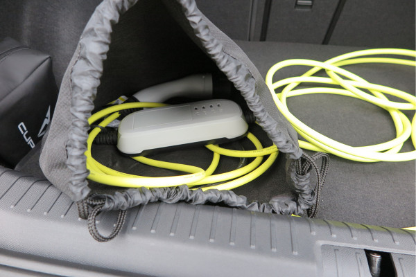 CUPRA Formentor 1.4 e-Hybrid 204pk Business. Led , Trekhaak , PDC , Clima, Stuurwiel verwarmd , LMV , Carplay, etc .