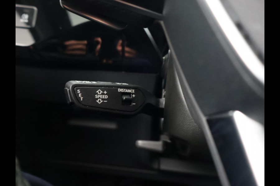 Audi Q8 e-tron 55 QUATTRO 115 kWh 408 PK S EDITION S-LINE + TREKHAAK 1800 KG | LUCHTVERING | HEAD-UP | LEDER SPORTINTERIEUR