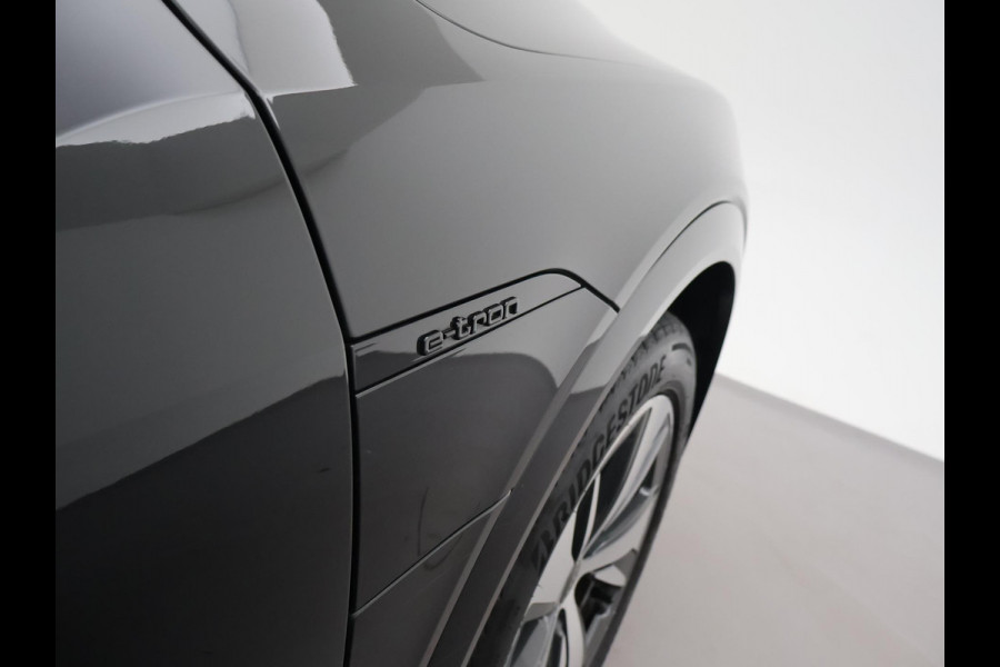 Audi Q8 e-tron 55 QUATTRO 115 kWh 408 PK S EDITION S-LINE + TREKHAAK 1800 KG | LUCHTVERING | HEAD-UP | LEDER SPORTINTERIEUR