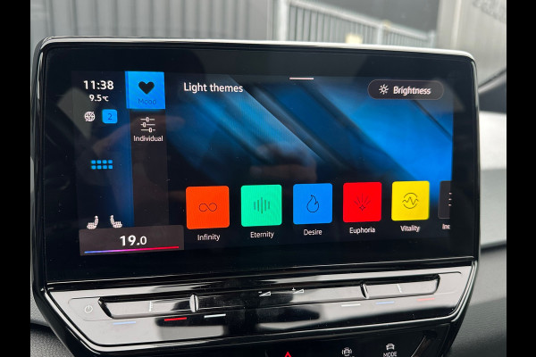 Volkswagen ID.3 First Max 58 kWh Pano/Camera/ACC/Stoelverw