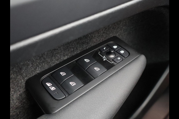 Volvo C40 RECHARGE TWIN INTRO AWD 78 KW/408 PK ACCU 92% BIJNA 2022.GARANTIE TOT 2032** 1800 KG TREKGEWICHT. PANODAK