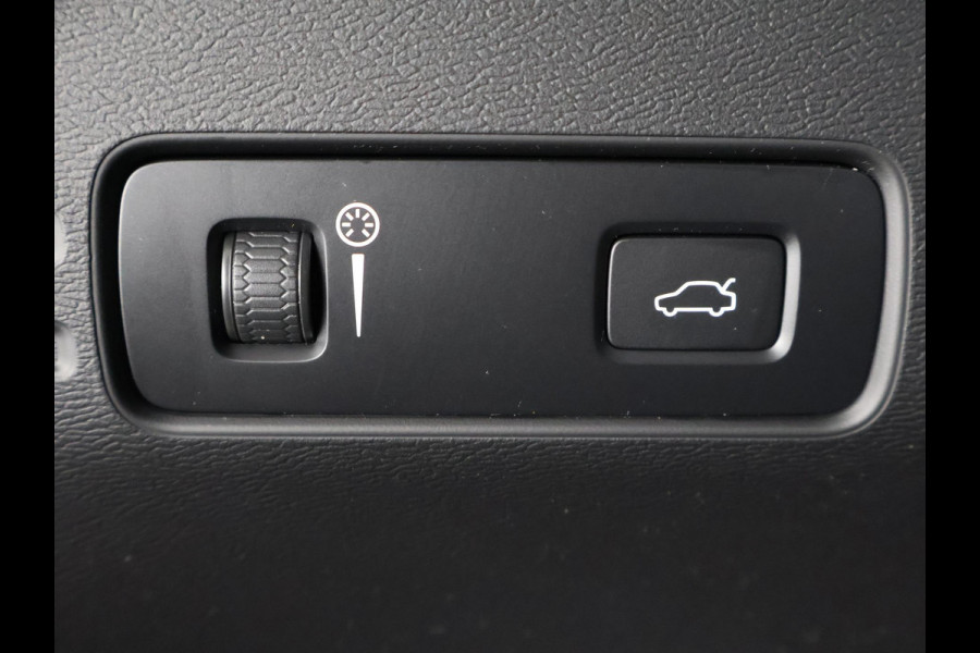 Volvo C40 RECHARGE TWIN INTRO AWD 78 KW/408 PK ACCU 92% BIJNA 2022.GARANTIE TOT 2032** 1800 KG TREKGEWICHT. PANODAK