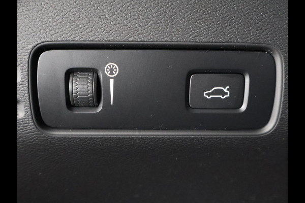 Volvo C40 RECHARGE TWIN INTRO AWD 78 KW/408 PK ACCU 92% BIJNA 2022.GARANTIE TOT 2032** 1800 KG TREKGEWICHT. PANODAK