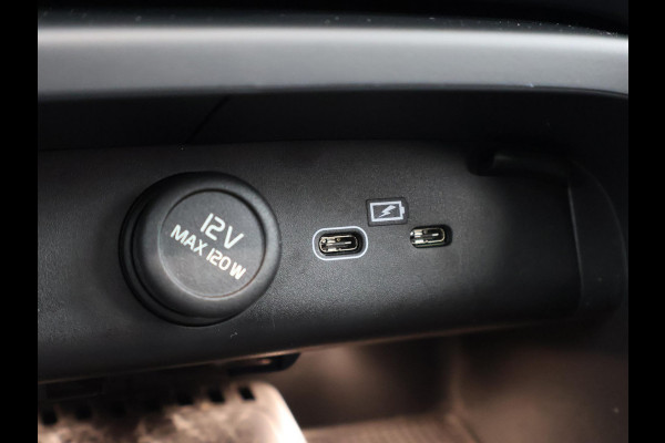 Volvo C40 RECHARGE TWIN INTRO AWD 78 KW/408 PK ACCU 92% BIJNA 2022.GARANTIE TOT 2032** 1800 KG TREKGEWICHT. PANODAK
