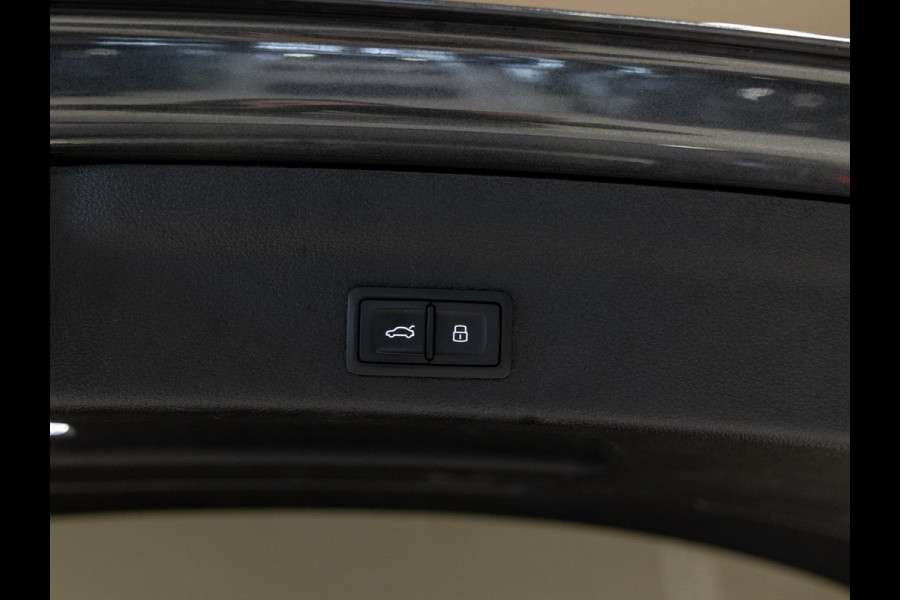 Audi A6 Avant 55 TFSI quattro S edition / 340pk / Maxton / Panorama dak / Achteruitrij camera /