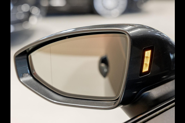 Audi A6 Avant 55 TFSI quattro S edition / 340pk / Maxton / Panorama dak / Achteruitrij camera /