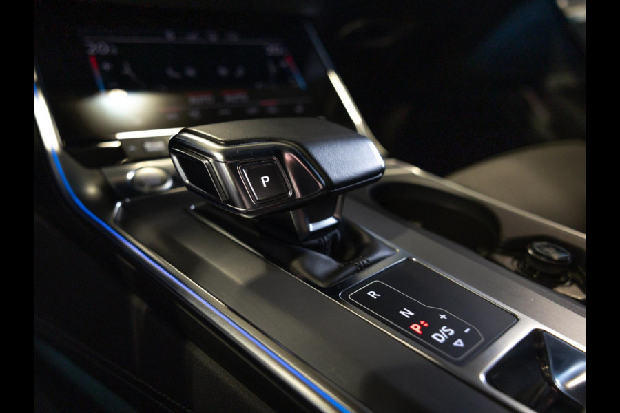 Audi A6 Avant 55 TFSI quattro S edition / 340pk / Maxton / Panorama dak / Achteruitrij camera /