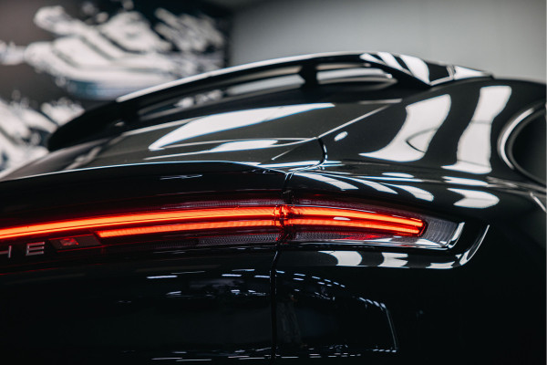 Porsche Cayenne Coupé 3.0 E-Hybrid Black Edition | Sport Chrono | Luchtvering | Adaptieve (18-voudige) sportstoelen met verwarming en verkoeling |