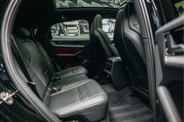 Porsche Cayenne Coupé 3.0 E-Hybrid Black Edition | Sport Chrono | Luchtvering | Adaptieve (18-voudige) sportstoelen met verwarming en verkoeling |