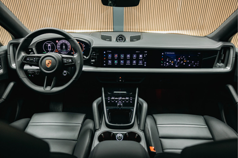 Porsche Cayenne Coupé 3.0 E-Hybrid Black Edition | Sport Chrono | Luchtvering | Adaptieve (18-voudige) sportstoelen met verwarming en verkoeling |
