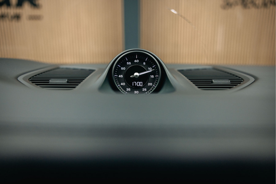 Porsche Cayenne Coupé 3.0 E-Hybrid Black Edition | Sport Chrono | Luchtvering | Adaptieve (18-voudige) sportstoelen met verwarming en verkoeling |