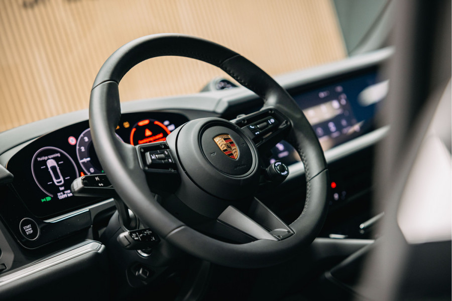 Porsche Cayenne Coupé 3.0 E-Hybrid Black Edition | Sport Chrono | Luchtvering | Adaptieve (18-voudige) sportstoelen met verwarming en verkoeling |