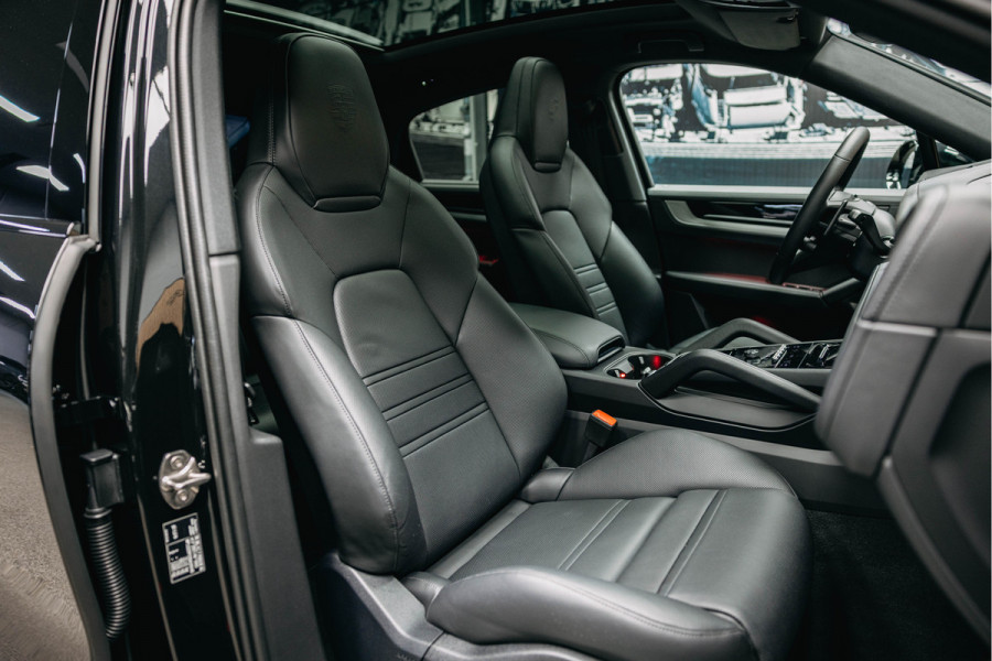 Porsche Cayenne Coupé 3.0 E-Hybrid Black Edition | Sport Chrono | Luchtvering | Adaptieve (18-voudige) sportstoelen met verwarming en verkoeling |