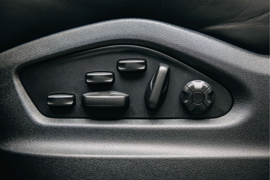 Porsche Cayenne Coupé 3.0 E-Hybrid Black Edition | Sport Chrono | Luchtvering | Adaptieve (18-voudige) sportstoelen met verwarming en verkoeling |