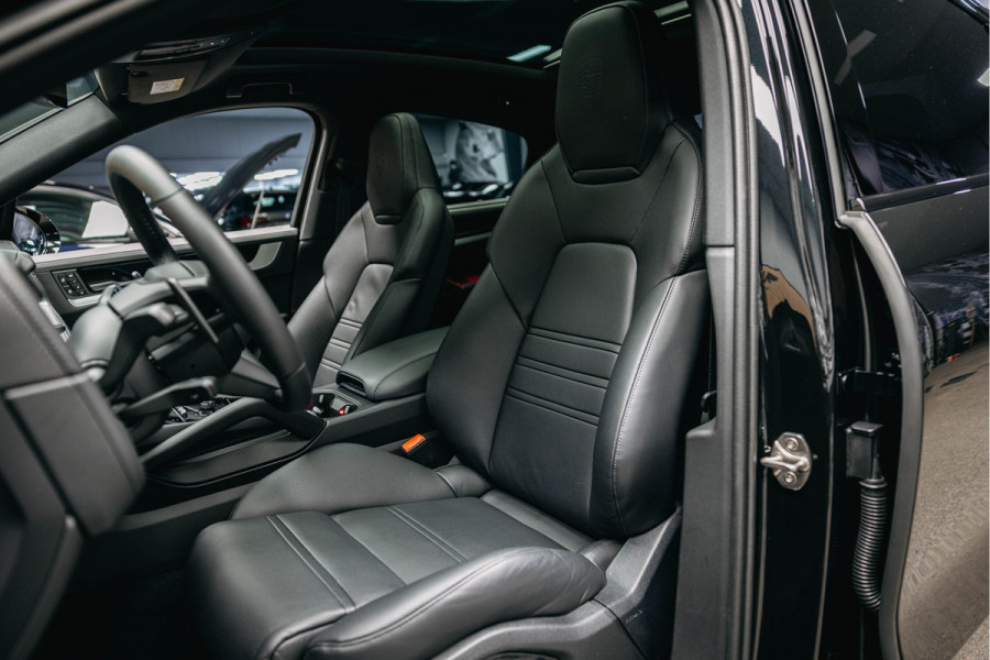 Porsche Cayenne Coupé 3.0 E-Hybrid Black Edition | Sport Chrono | Luchtvering | Adaptieve (18-voudige) sportstoelen met verwarming en verkoeling |